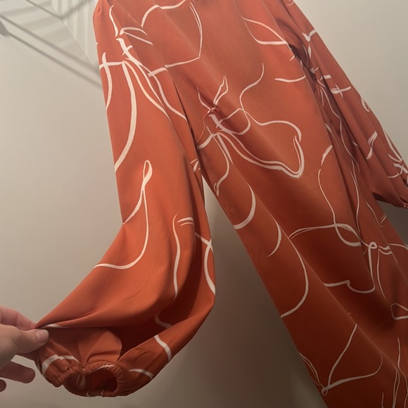 Dress with oversized sleeves - Picture 2 of 2